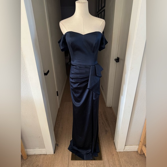 Dress the Population | Gabrielle Off Shoulder Dress in Navy | Sz S - Picture 4 of 11